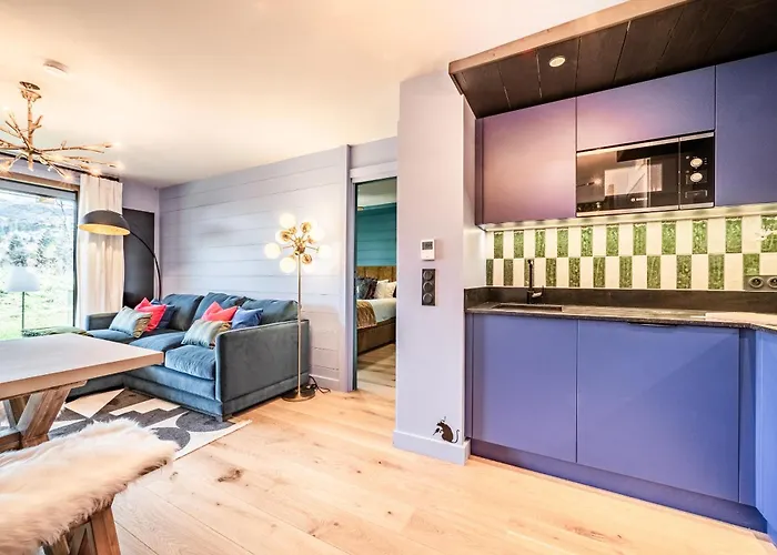 Spritz - By Emerald Apartman *