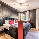 Spritz - By Emerald Apartment